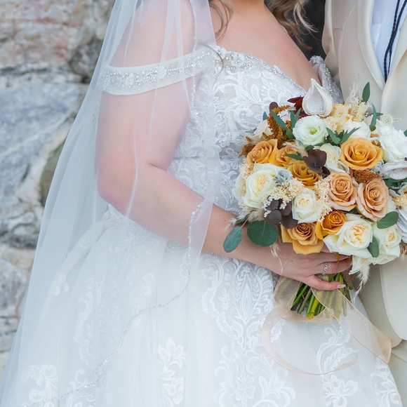 Wedding Dress - Picture 2 of 2